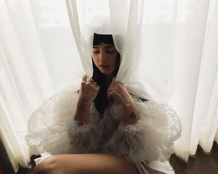 Full leaked Clairo private photo
