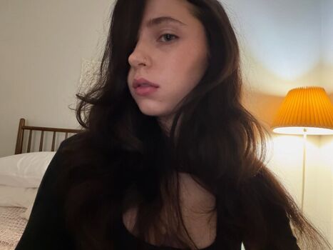 Full leaked Clairo private photo