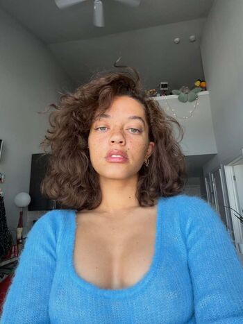 Full leaked Clara west private photo