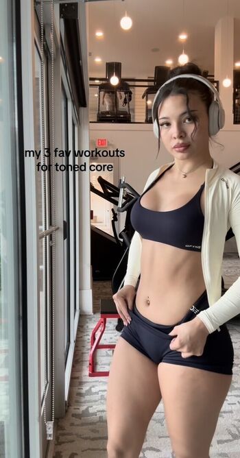 Full leaked Clarepekowski private photo