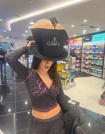 Full leaked Clarissa bea page private photo