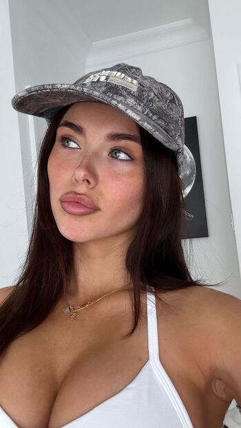 Full leaked Clarissa bea private photo