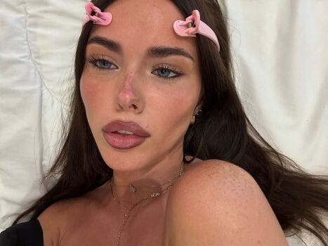 Full leaked Clarissa bea private photo
