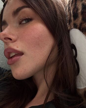 Full leaked Clarissa bea private photo