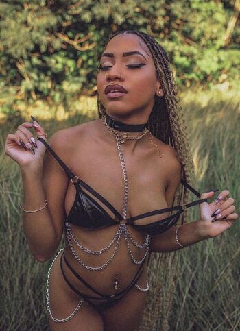 Full leaked Cleopatre private photo