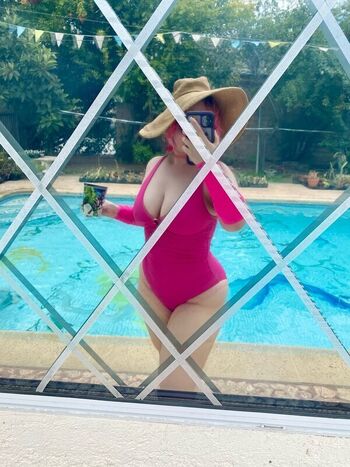 Full leaked Cokebottle thunderthighs private photo