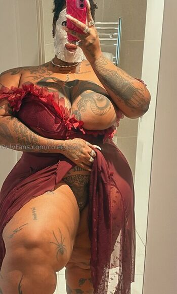 Full leaked Colecurve page private photo