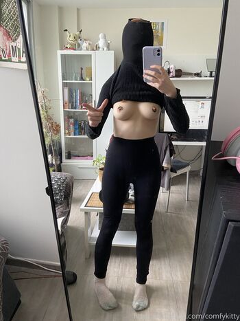 Full leaked Comfykitty private photo