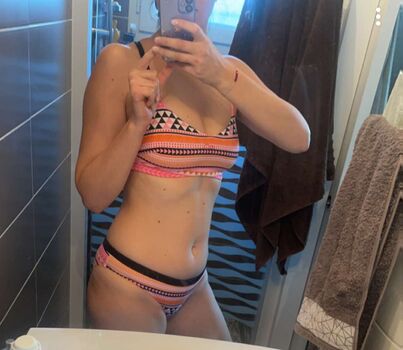 Full leaked Connaissances private photo