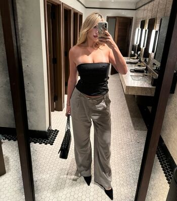 Full leaked Courtside les private photo