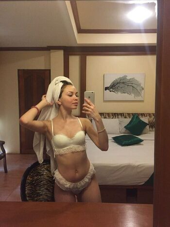 Full leaked Crystallandysh page private photo