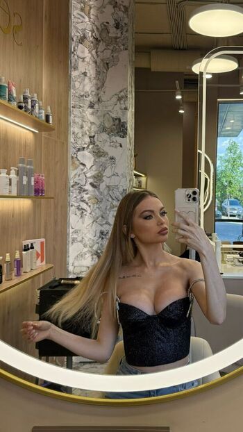 Full leaked Crystallandysh page private photo