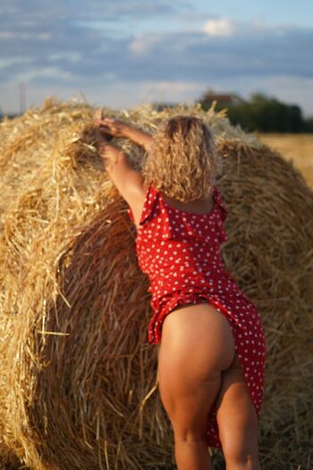Full leaked Curly mia page private photo