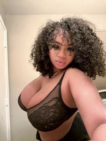 Full leaked Curlyheadxnii private photo
