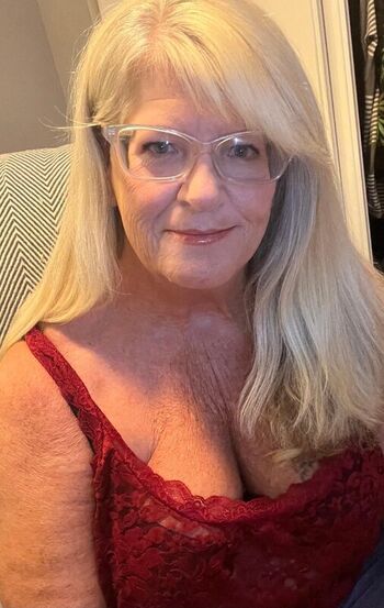 Full leaked Curvycarolina private photo