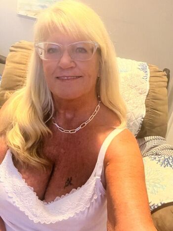 Full leaked Curvycarolina private photo
