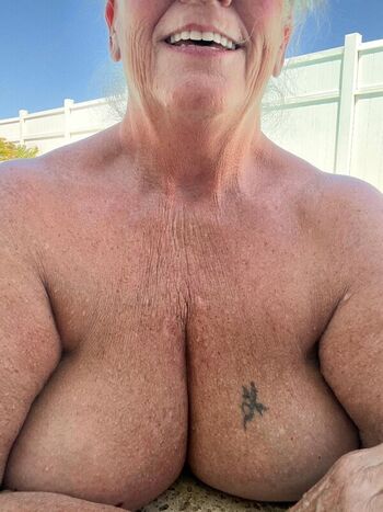 Full leaked Curvycarolina private photo