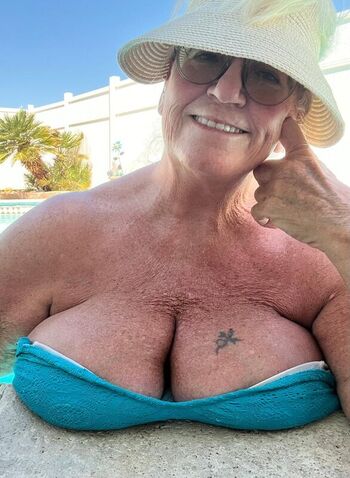 Full leaked Curvycarolina private photo