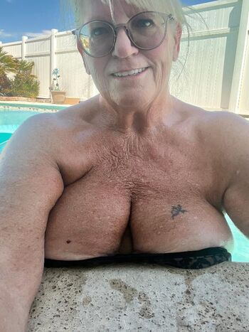 Full leaked Curvycarolina private photo