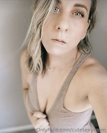 Full leaked Cutesexymom private photo