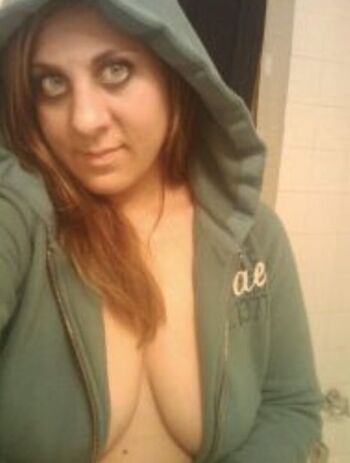 Full leaked Cutesexymom private photo