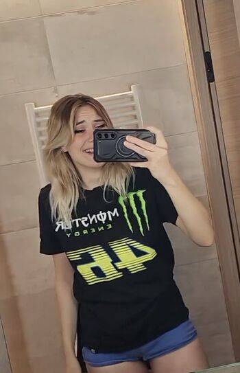Full leaked Cyeluu private photo