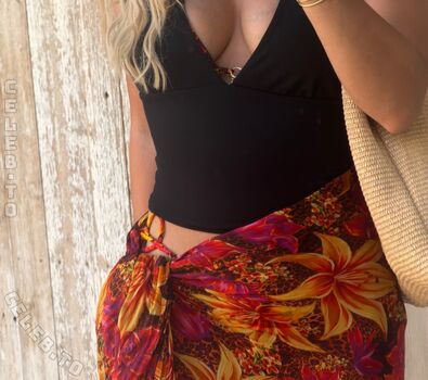 Full leaked Dagi bee  page private photo