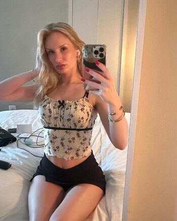 Daisy Stone