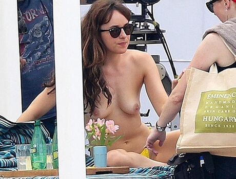 Full leaked Dakota johnson private photo