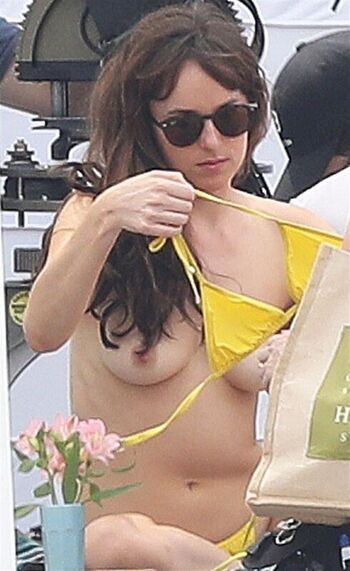 Full leaked Dakota johnson private photo