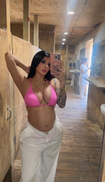 Full leaked Daniela chaverry private photo