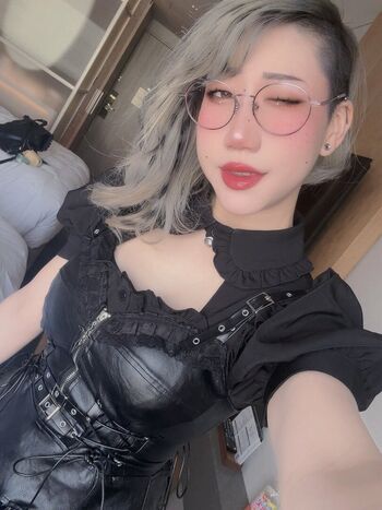 Full leaked Danisaurz page private photo