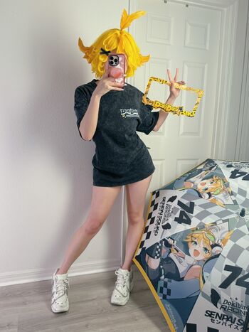 Full leaked Danisaurz page private photo