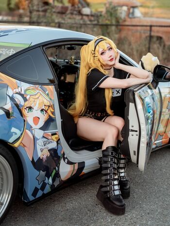 Full leaked Danisaurz private photo