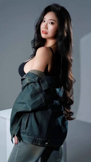 Full leaked Daphne cui private photo