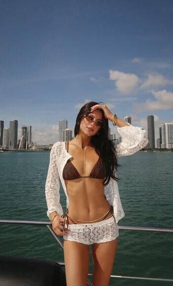 Full leaked Davis sisters private photo