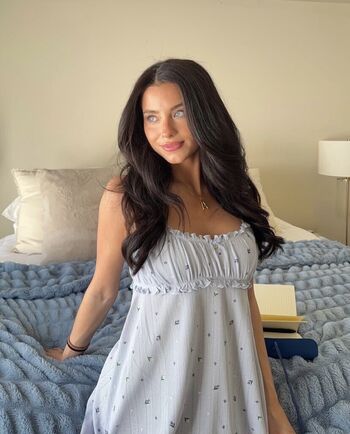 Full leaked Davis sisters private photo