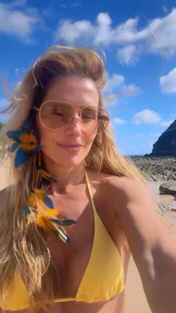 Full leaked Deborah secco page private photo