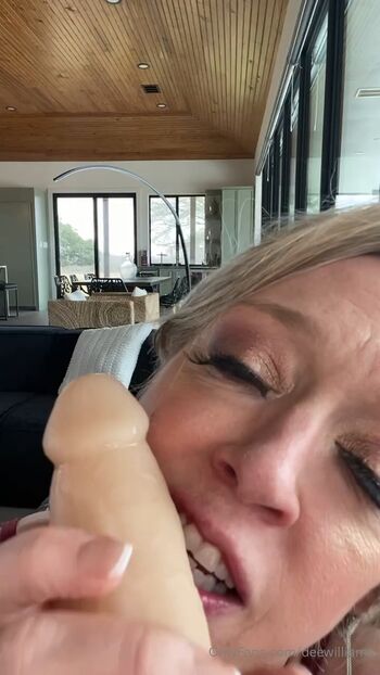 Full leaked Dee williams private photo