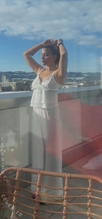 Full leaked Deeanaofficial private photo