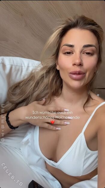 Full leaked Deeanaofficial private photo
