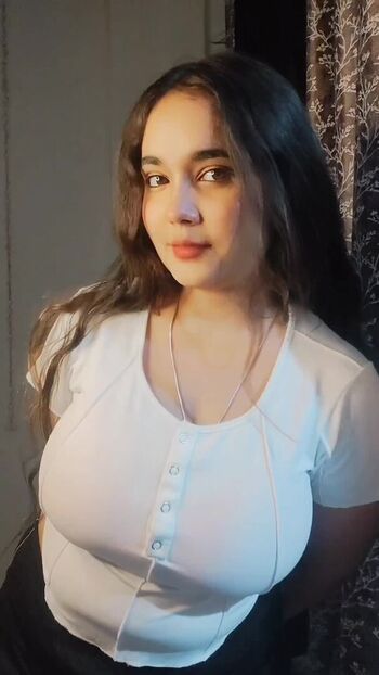 Full leaked Deeksha bhardwaj private photo