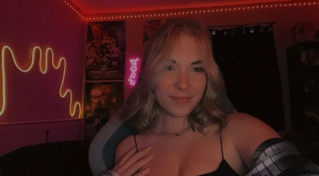 Full leaked Defnotdes private photo