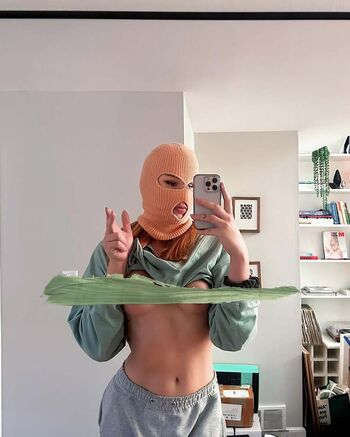 Full leaked Dehlani private photo