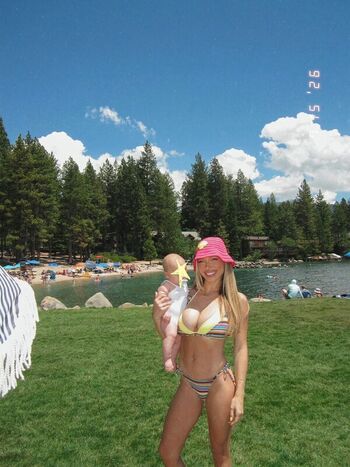 Full leaked Delaneychilds private photo