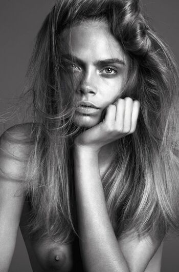 Full leaked Delevingne private photo