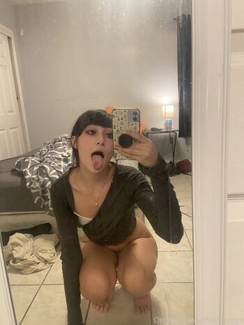 Full leaked Delilah private photo