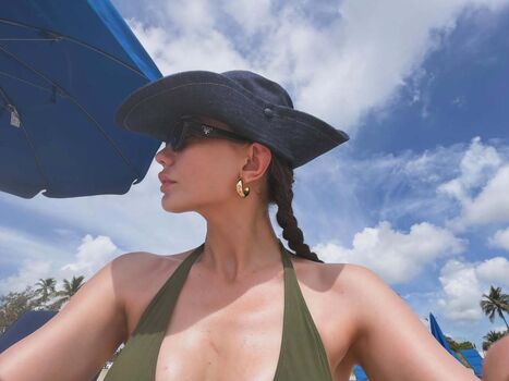 Full leaked Demet ozdemir private photo