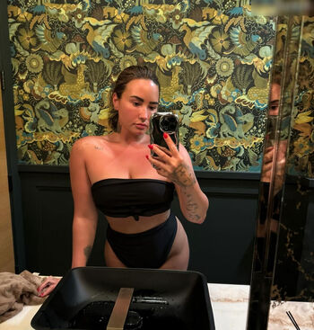 Full leaked Demi lovato page private photo