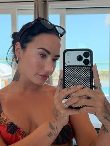 Full leaked Demi lovato private photo